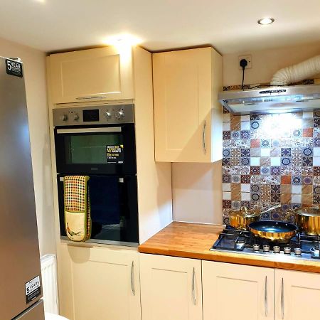 Elegant 2 Bed Apartment In Manchester Exterior foto